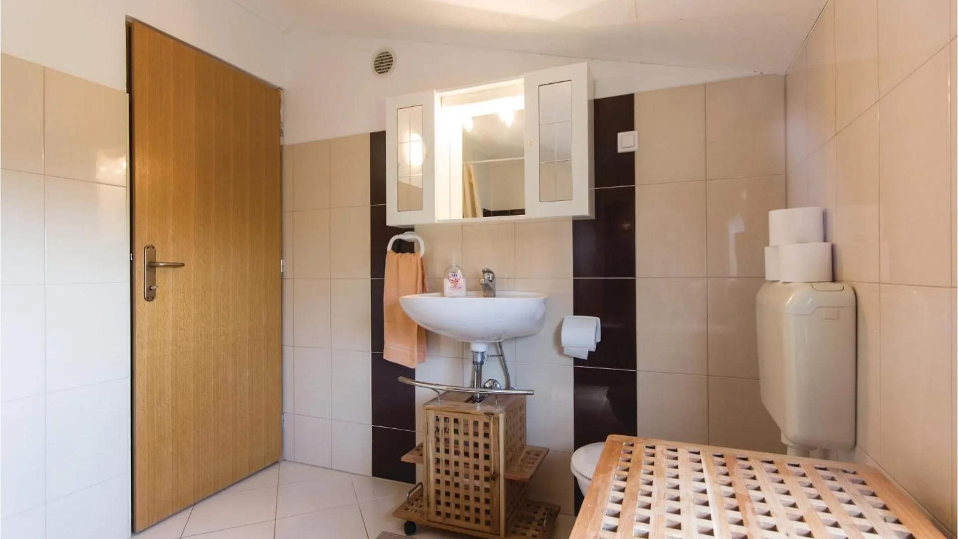 Cozy Home In Pula With Kitchen Chorwacja